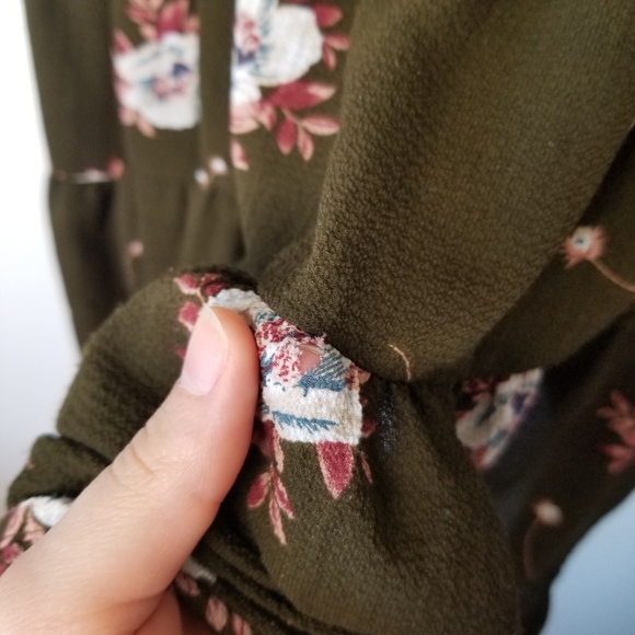 Entro ruffle floral lace up chest bell sleeve shirt L - Picture 13 of 13